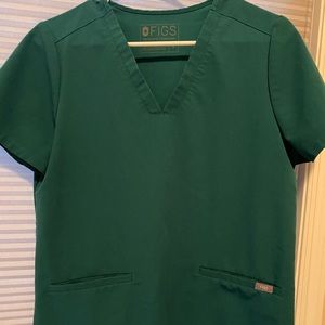 Figs 6 pocket scrub top